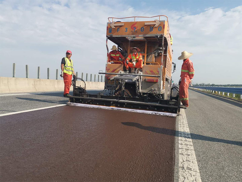 稀漿封層車微表處施工